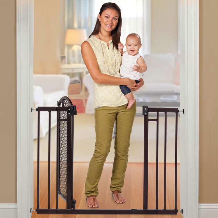 Summer Infant Modern Home Decorative Walk Thru Gate