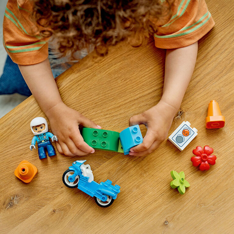 LEGO DUPLO Ma Ville La Moto de Police Bleue, Ensemble de Jeu, Jouet d'Apprentissage des V&eacute;hicules pour les Tout-Petits 10471