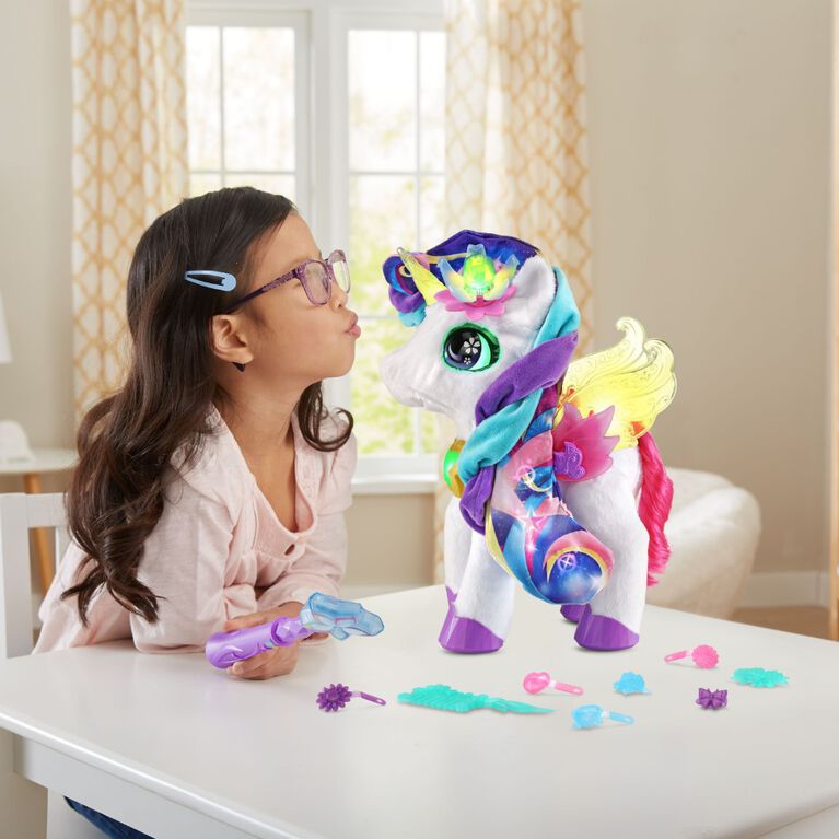 VTech Styla the Bloom Bright Unicorn Interactive Toy - French Edition, Electronic Singing Pet with Magic Wand and Hair Accessories