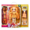 Poupée Rainbow High Winter Break Poppy Rowan - Poupée-mannequin Winter Break orange et jouet avec 2 tenues complètes de poupée, paire de skis et accessoires d'hiver pour la poupée