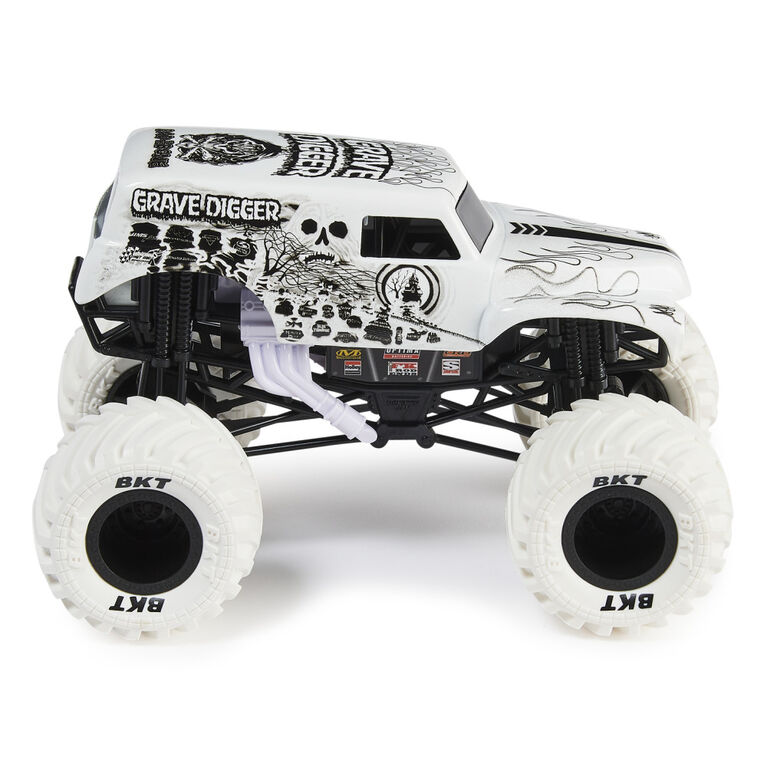 Monster Jam, Official Grave Digger Monster Truck, Collector Die-Cast Vehicle, 1:24 Scale (Purple)