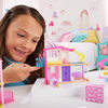 Coffrets Maison de poupée ​Mini BarbieLand Barbie, Maison de rêves Mini avec poupée Barbie surprise de 3,81 cm (1,5 po), mobilier, accessoires, ascenseur et piscine