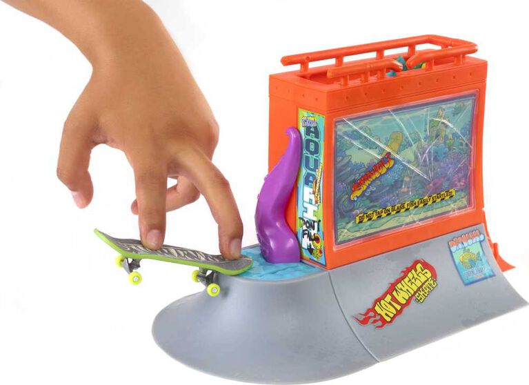 Hot Wheels Skate Aquarium Skatepark, Playset