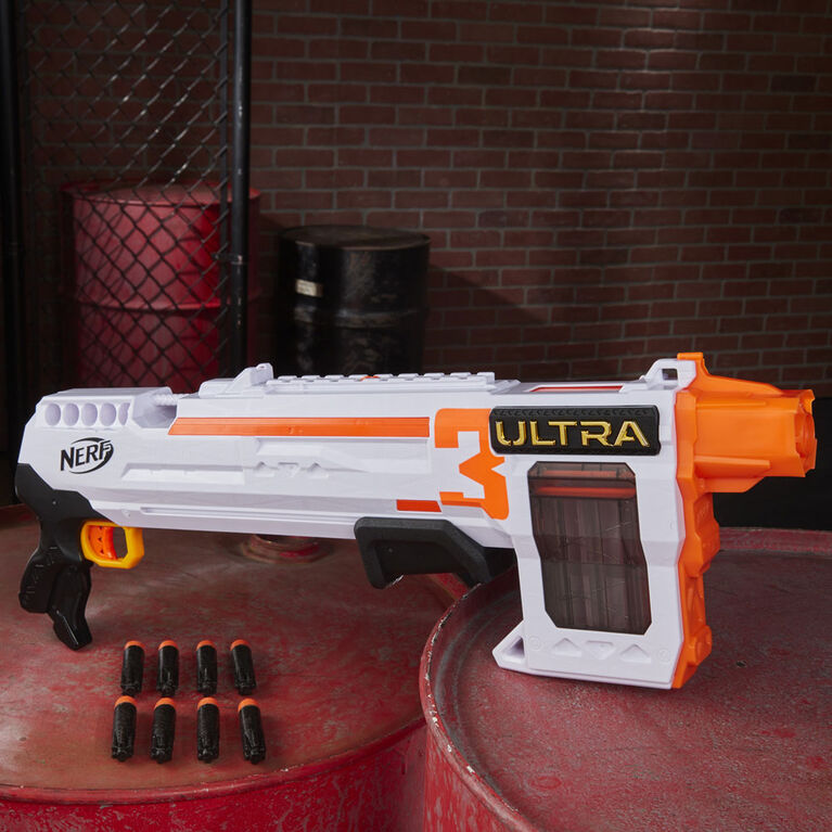 Nerf Ultra - Blaster Three, à pompe, chargeur intégré 8 fléchettes, 8 fléchettes Nerf Ultra, compatible uniquement avec fléchettes Nerf Ultra