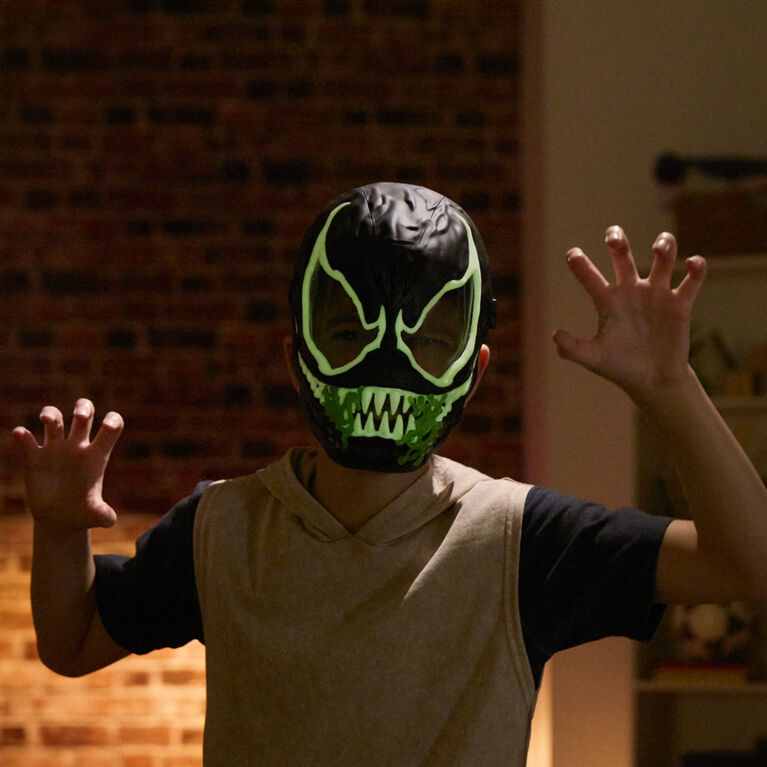 Marvel Spider-Man VenomVersus Venom Glow-In-The-Dark Mask, Super Hero Toys - English Version Marvel Spider-Man VenomVersus Venom Glow-In-The-Dark Mask, Super Hero Toys - English Version