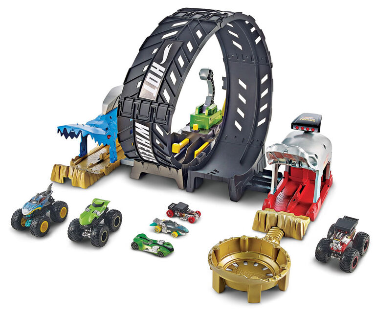 Hot Wheels Monster Trucks Epic Loop Challenge Play Set with Truck and Car