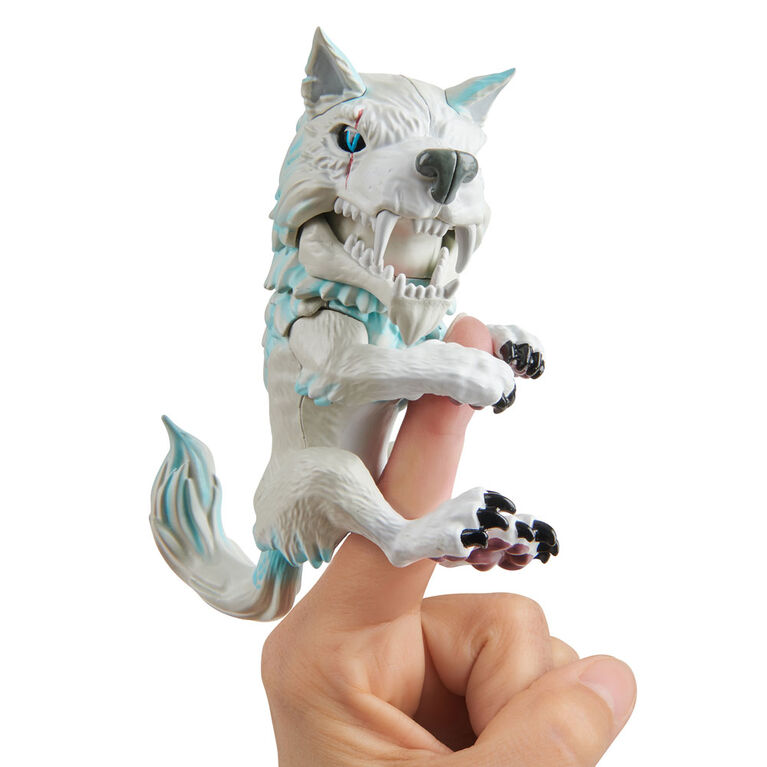 Fingerlings Untamed - Dire Wolf - Blizzard (White and Blue) - R Exclusive