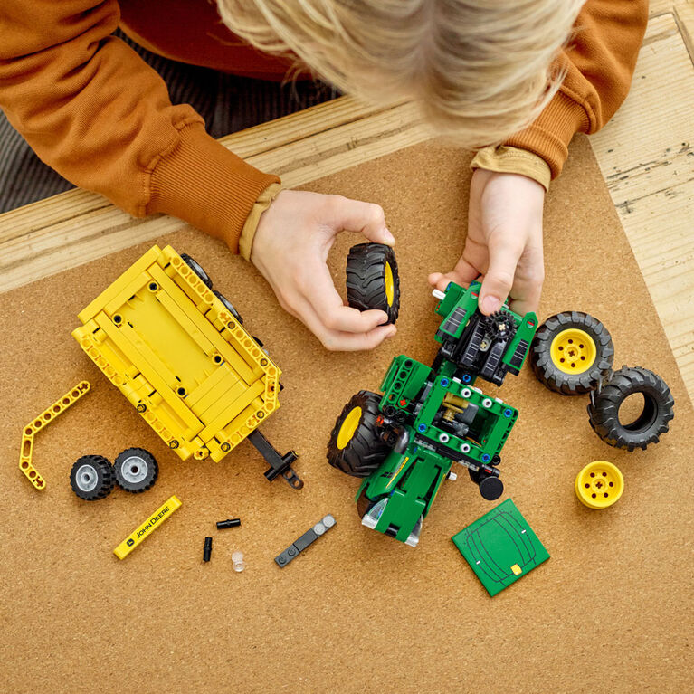 LEGO Technic Tracteur John Deere 9620R à 4 roues motrices 42136 Ensemble de modèle à construire (390 pièces)