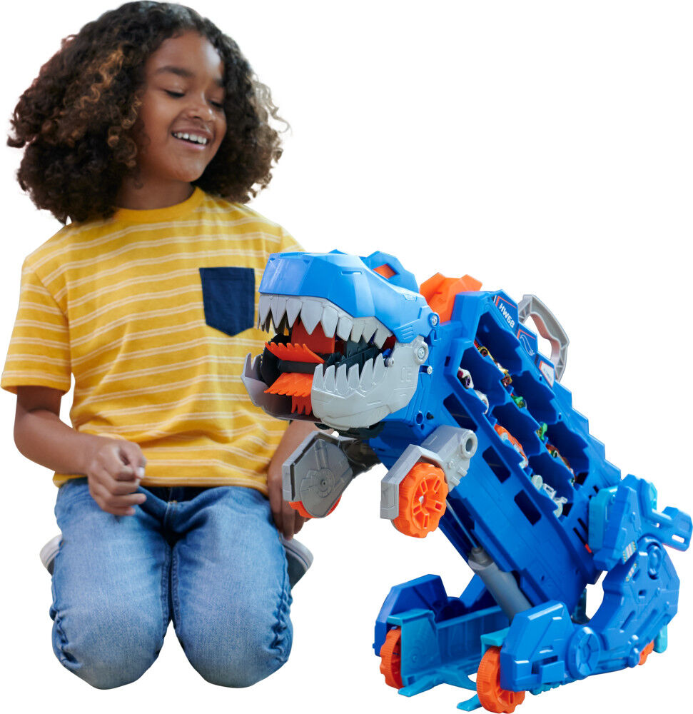 Hot Wheels City Ultimate Hauler Transforms into a T Rex with Race