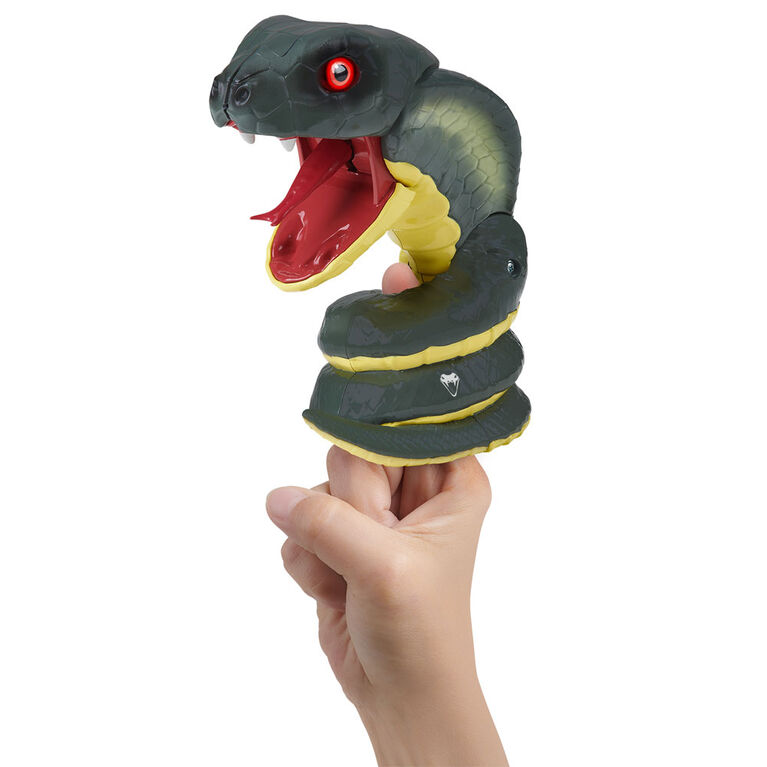 Untamed Snakes - Fang (King Cobra) - Interactive Toy | Toys R Us Canada