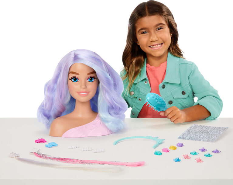Barbie Just Play Lot de 17 têtes à coiffer avec accessoires de coiffure  pour enfants Blond : : Jeux et Jouets