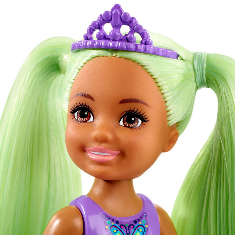Poupée Chelsea Junior Barbie Dreamtopia, 17,8 cm (7 po), avec cheveux