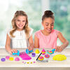 Kinetic Sand, Bake Shoppe Playset with 1lb of Kinetic Sand and 16 Tools and Molds