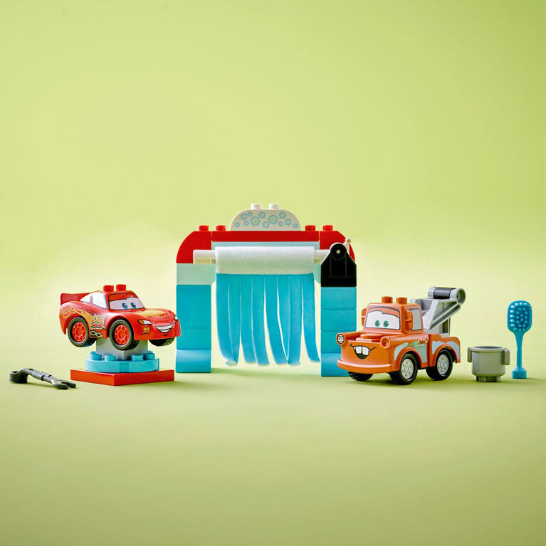 LEGO DUPLO  Les Bagnoles Disney et Pixar Le lave-auto amusant de Flash McQueen et Mater (29 pièces)