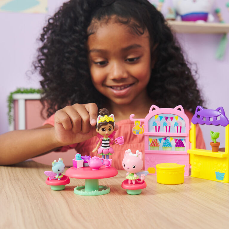 Gabby's Dollhouse, Fête dans le jardin de Kitty Fairy, Coffret de 18 pièces avec 3 figurines, jouets surprises et accessoires maison de poupée