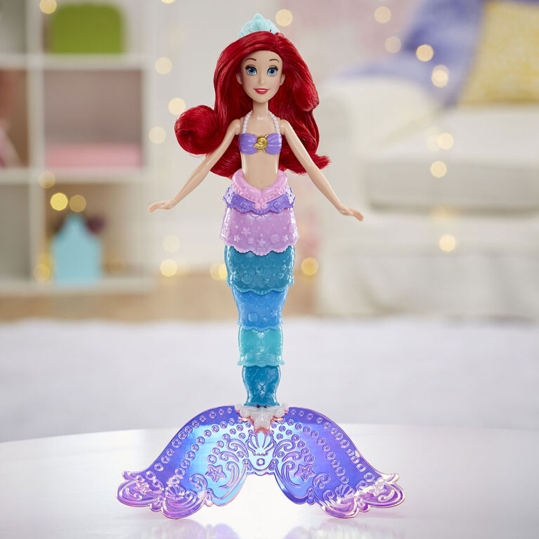 Princesse qui va dans l'eau mattel, Poupée disney couleurs