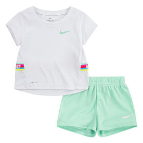 Ensemble T-shirt et Shorts Nike- Vert - Taille 2T