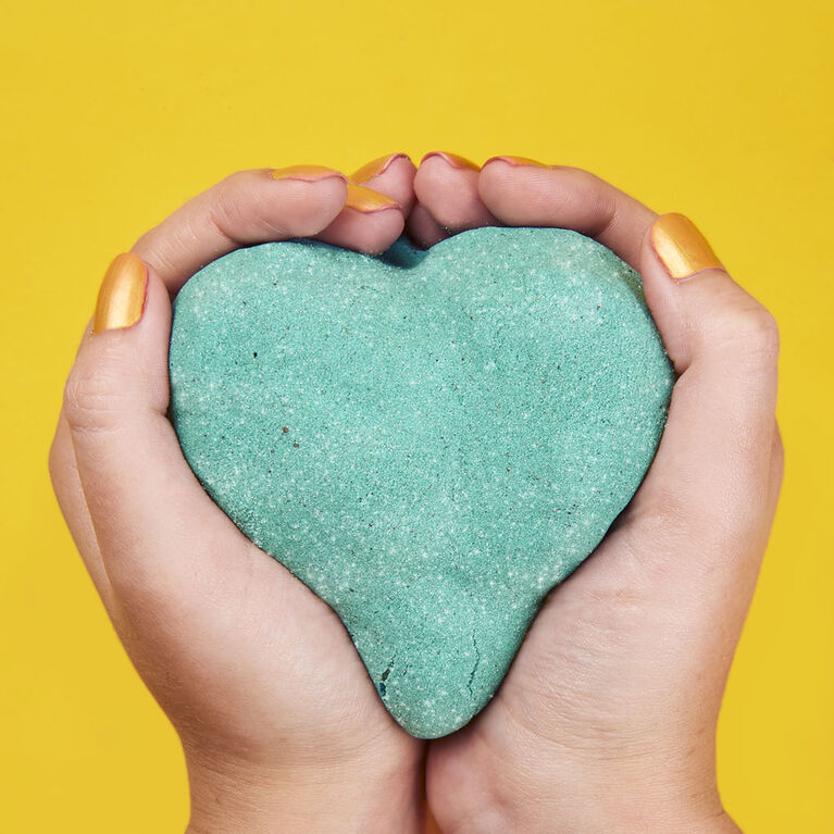 Kinetic Sand, Twinkly Teal 2lb Bag of All-Natural Shimmering Sand for Squishing, Mixing and Molding