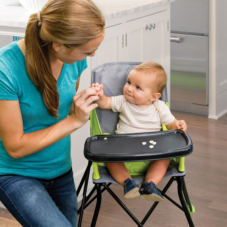 Chaise haute portative Pop 'n Sit de Summer Infant.