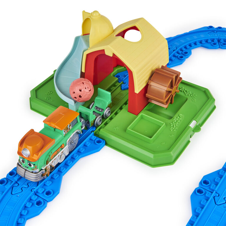 Mighty Express, Farm Station Adventure Bucket and 11-Piece Train Track Set with Exclusive Farmer Faye Toy Train