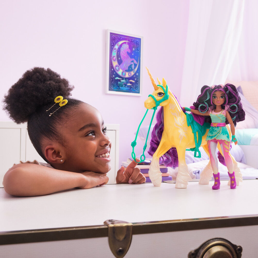 Unicorn Academy Licorne Leaf avec mouvement de la tete 2 accessoires d equitation 28 cm compatible avec la poupee Ava poupees et jouets licornes Toys R Us Canada