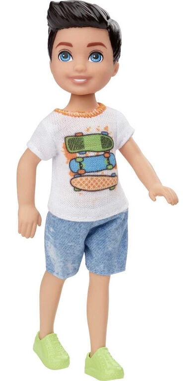Barbie Club Chelsea Boy Doll (6-inch Brunette) with Skateboard Shirt ...