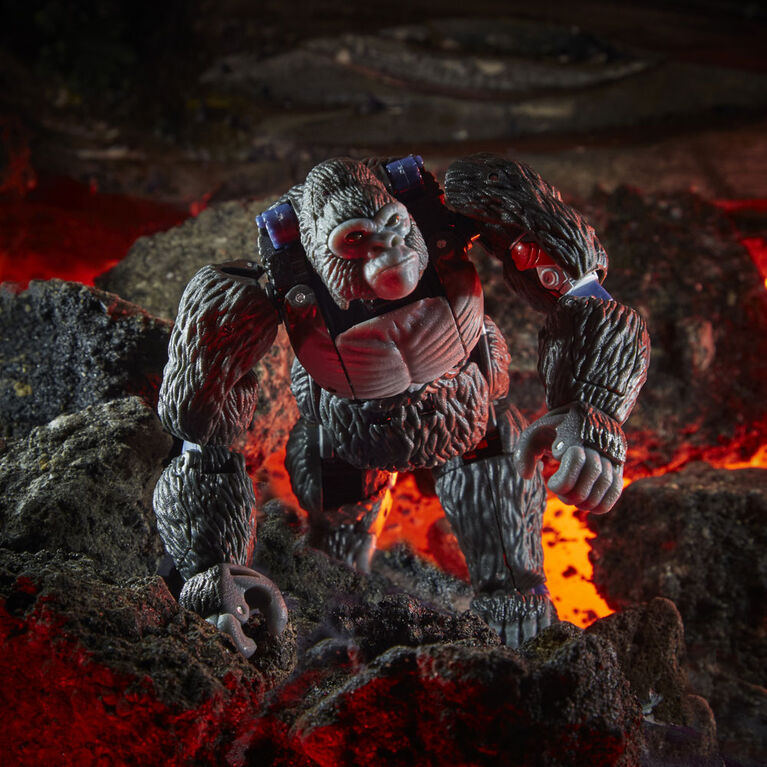 Transformers Voyager WFC-K8 Optimus Primal Action Figure