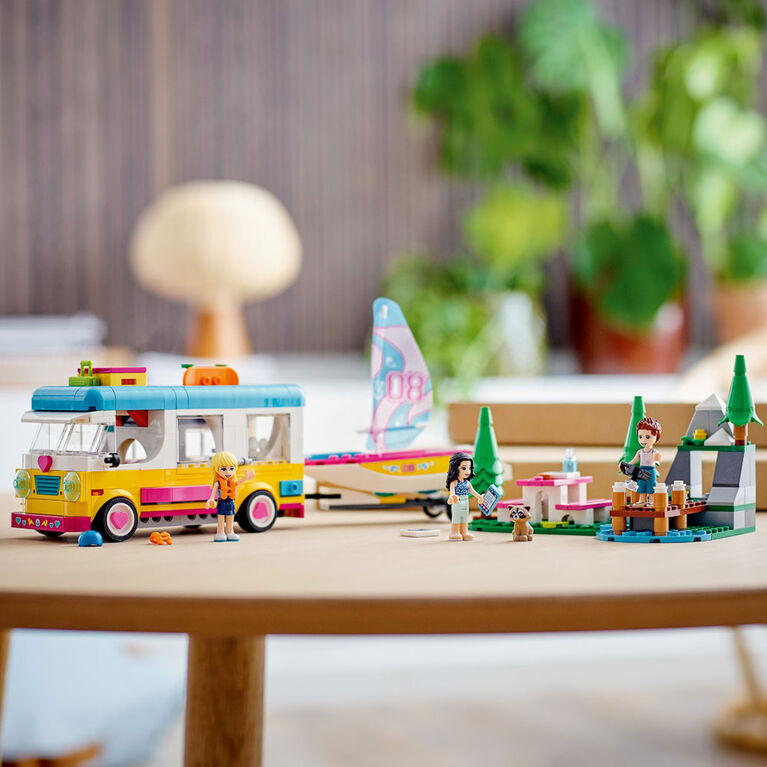 LEGO Friends L'autocaravane et le voilier dans la forêt 41681 (487 pièces)