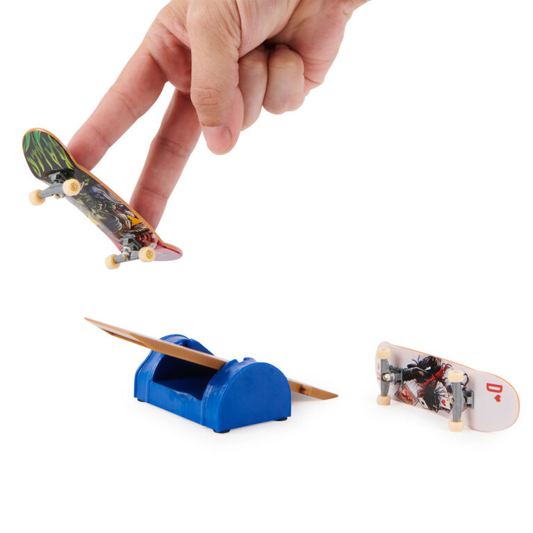 Tech Deck, DGK Skateboards Versus Series, Collectible Fingerboard 2-Pack and Obstacle Set