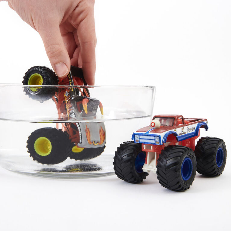 Monster Jam, Monster trucks El Toro Loco vs Cyclops officiels qui changent de couleur en métal moulé, échelle 1:64