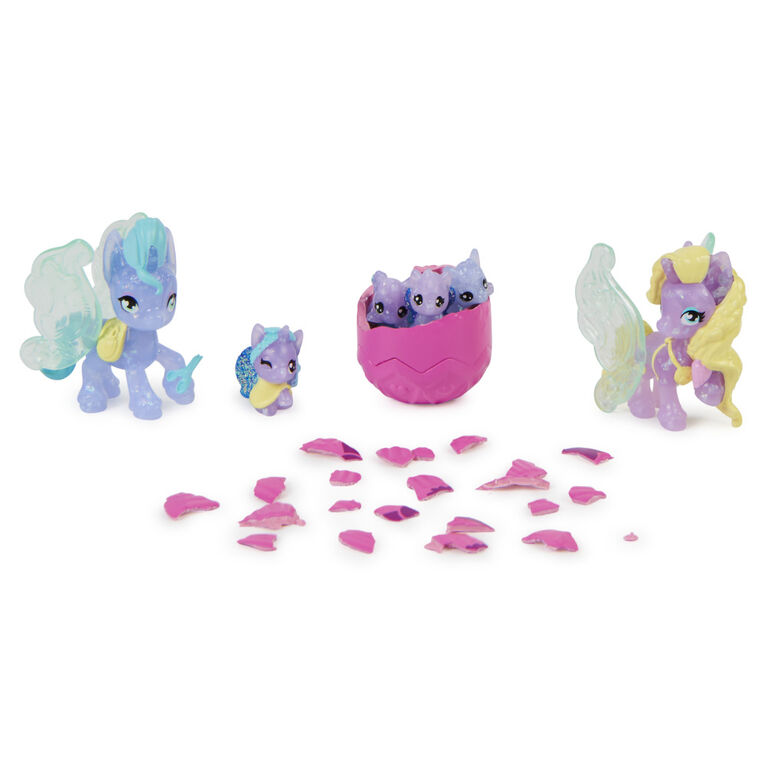 Hatchimals CollEGGtibles, Rainbow-cation Family Hatchy Home Playset with 3 Characters and up to 3 Surprise Babies (Style May Vary)