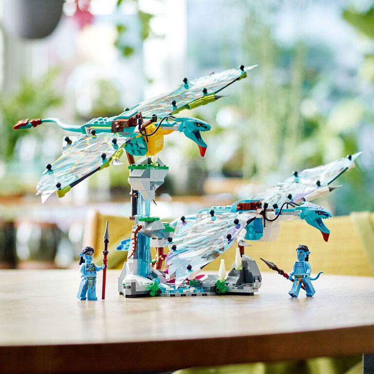 LEGO Avatar Jake and Neytiri's First Banshee Flight 75572 Building Toy Set (572 Pcs)