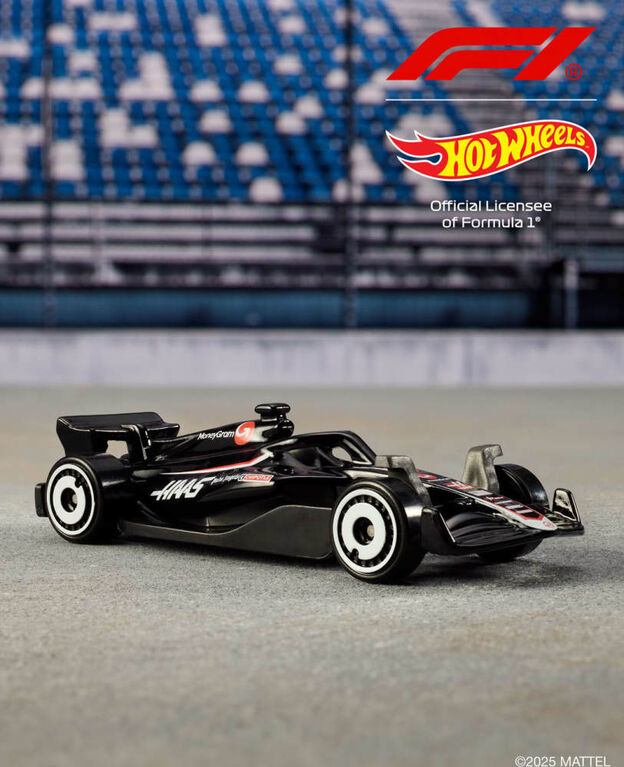 Hot Wheels 5-Pack Race Team, Set of 5 Formula 1-Themed 1:64 Scale Die-Cast Toy Cars