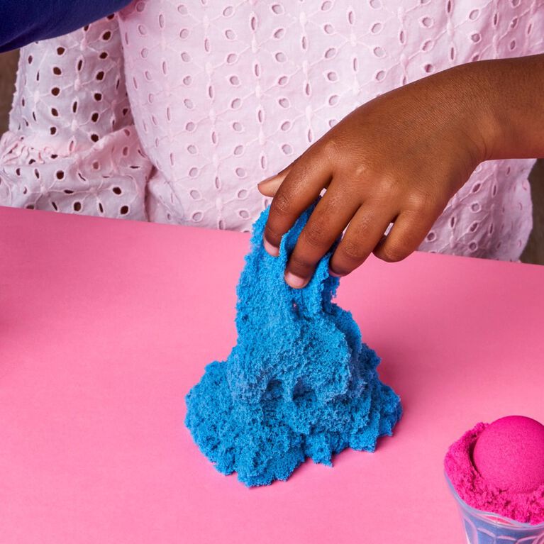 Kinetic Sand Scents, Ice Cream Station Playset, 1.5lbs of Play Sand (Pink, White and Scented Blue), Reusable Storage Case, 6 Tools and Molds