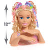 Tête de Coiffure Tie-Dye De Luxe de Barbie à 20 Eléments, Cheveux Blonds, Inclut 2 Couleurs de Colorant Non Toxiques