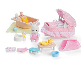 Calico Critters Sophie's Love N Care, ensemble de jeu de maison de poupée avec figurine et accessoires