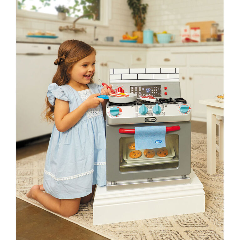 Little Tikes First Oven Realistic Pretend Play Appliance for Kids - English Edition
