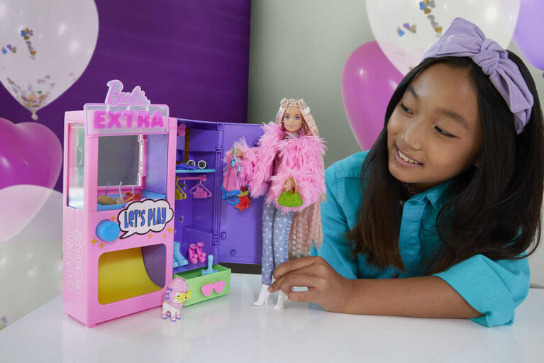 Barbie Extra Surprise Fashion Closet Playset with Pet and Accessories, 3 Year Olds and Up