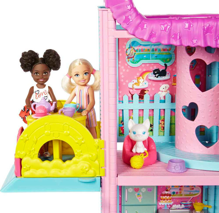 ​Barbie Chelsea Playhouse (20-in) Transforming Dollhouse