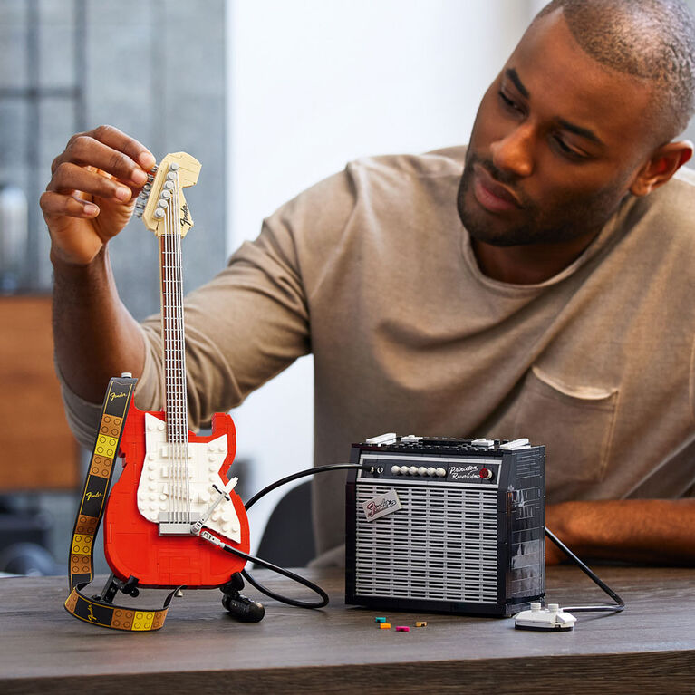 LEGO Ideas Fender Stratocaster; modèle réduit de guitare vintage à construire pour adulte 21329