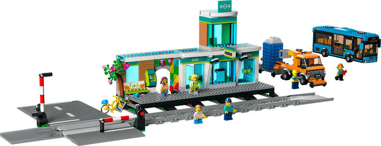 LEGO City La gare ferroviaire 60335 Ensemble de construction (907 pièces) -  Notre exclusivité