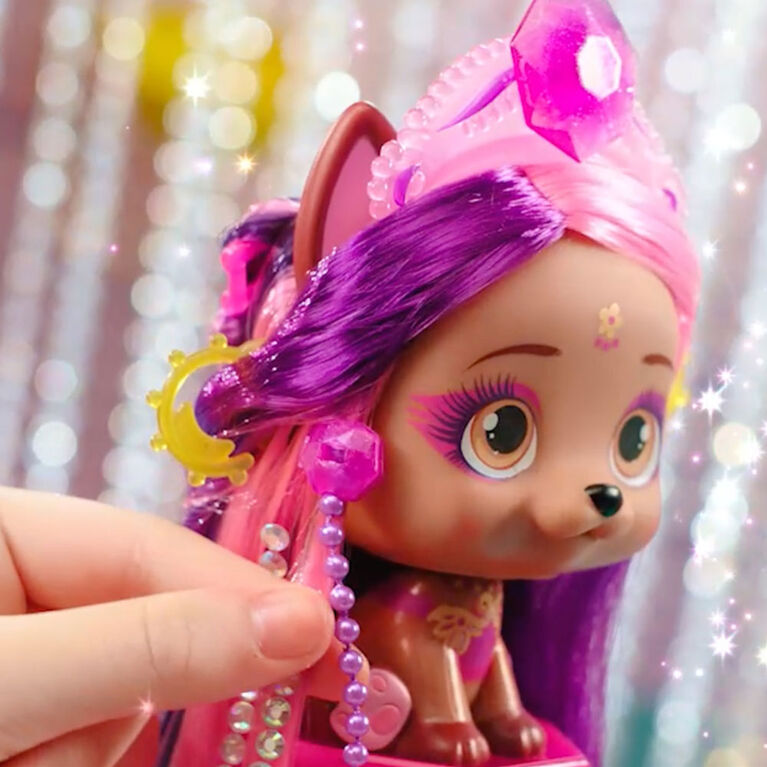 VIP Pets - Série Glam Gems - Comprend 1 poupée VIP Pets, 9 surprises, 6 accessoires pour la coiffure | Filles et garçons et à partir de 3 ans
