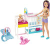 Coffret de jeu avec poupées Chambre d'enfants Sieste et Soins Barbie Skipper Babysitters Inc., mobilier et plus de 10 éléments