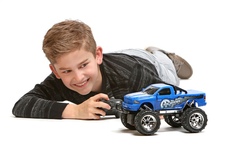 New Bright 1:15 Scale Radio Control 6.4v MOPAR Ram