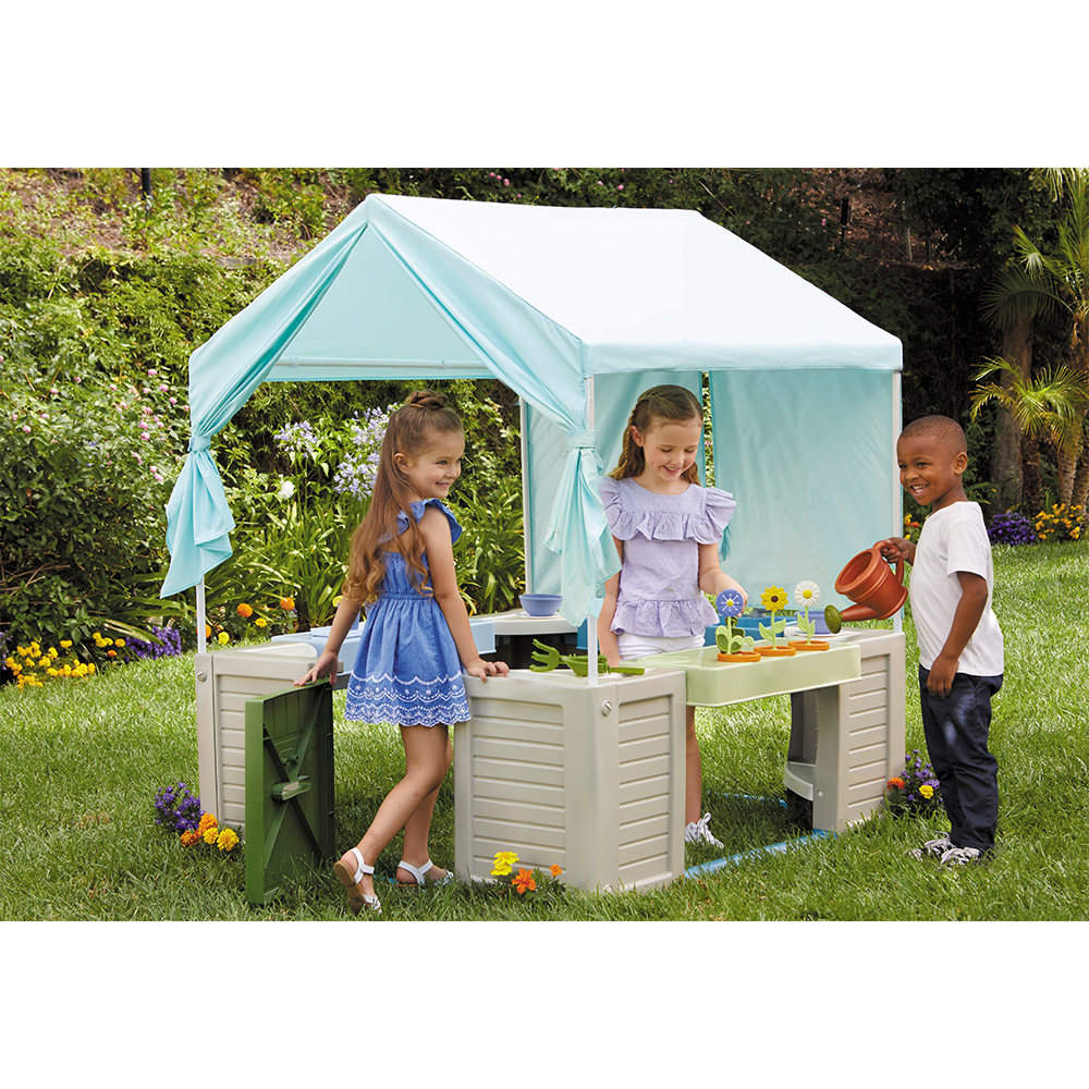 Little Tikes Backyard Bungalow Roleplay Playhouse with pretend kitchen